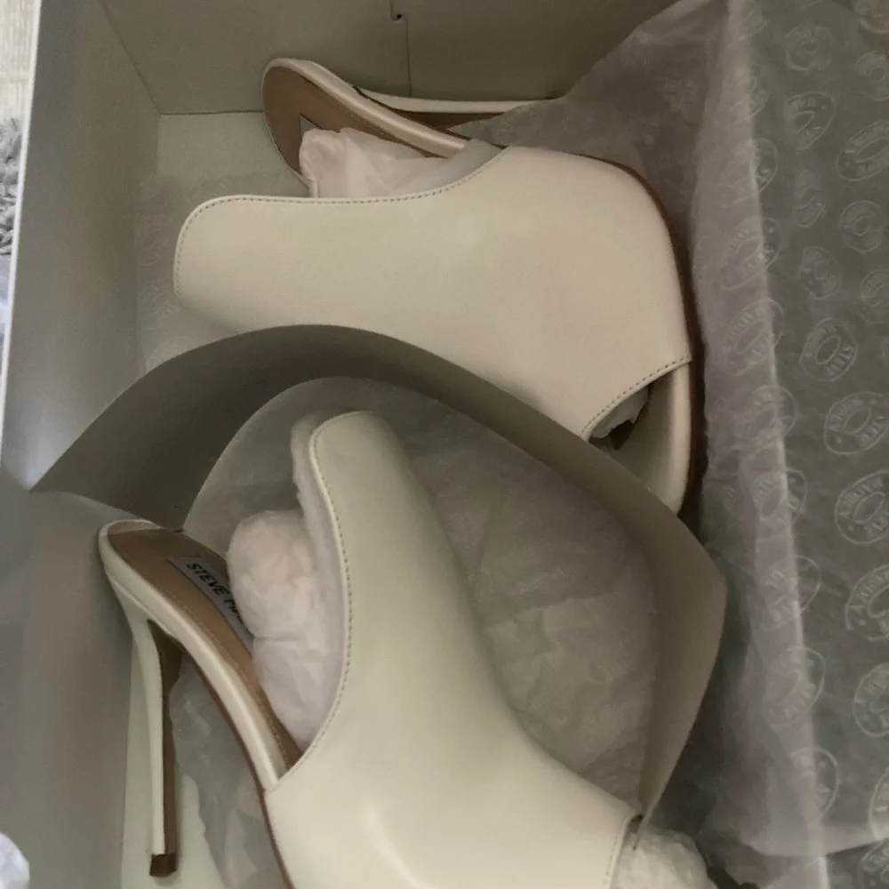 New Steve Madden shoes. Never been used before, in perfectly good shape - Picture 4 of 5